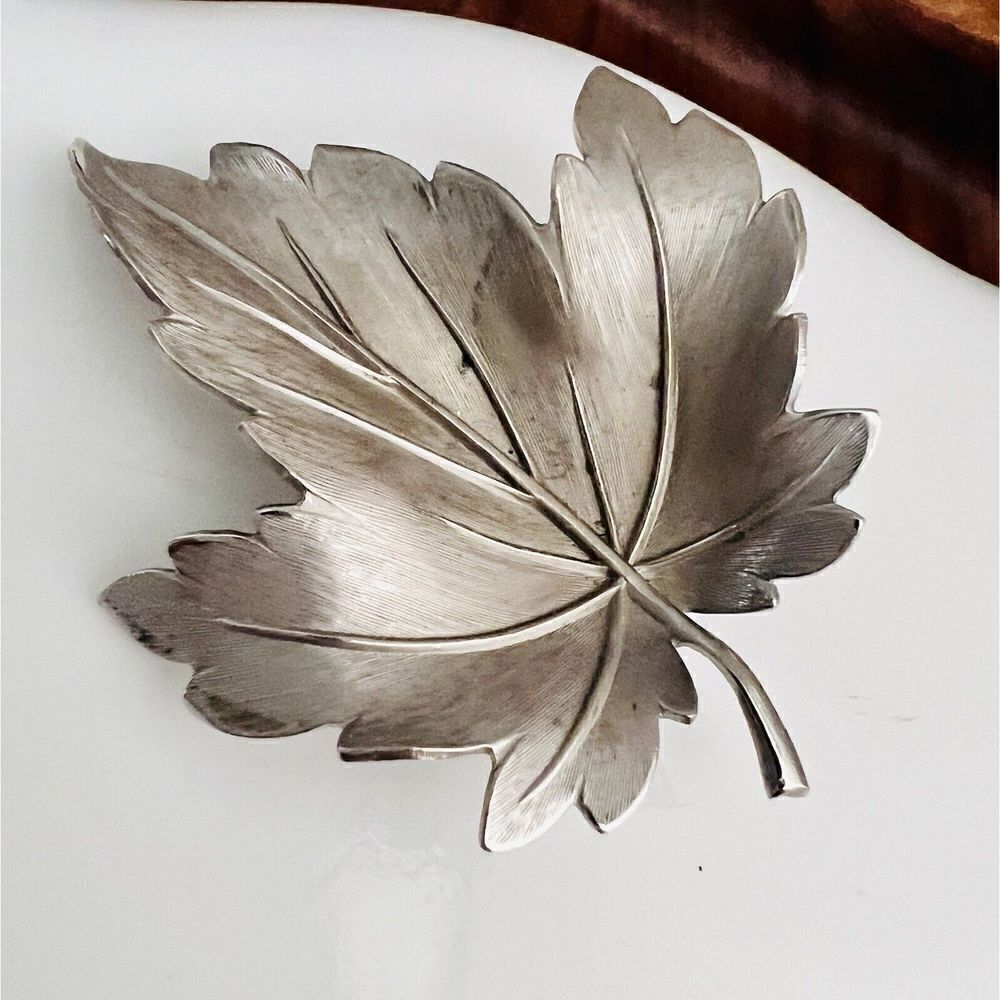 Vintage Giovanni Signed Maple Leaf Brooch Silver Plated Mid Century Modern 4023
